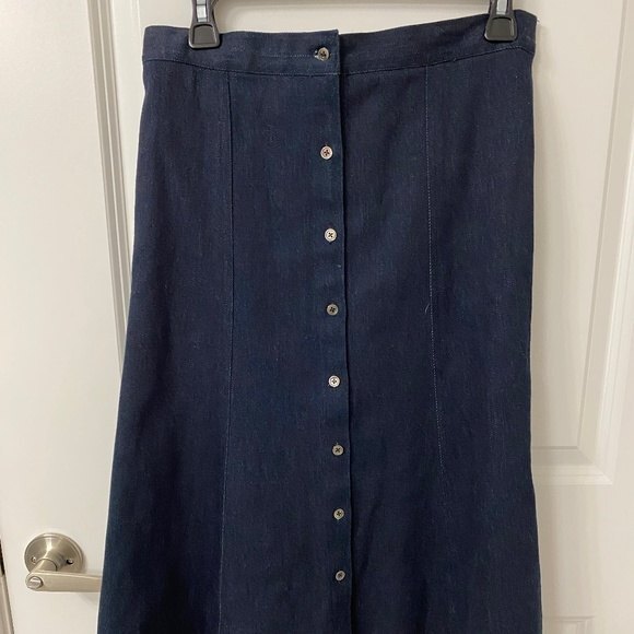 Women's Classic Midi 8-Gore Denim Skirt. Blue. Large. Preppy, Retro, Geeky
